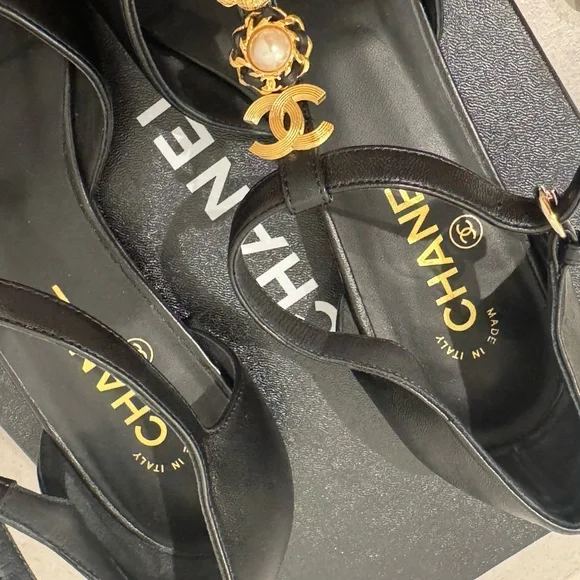 Chanel 2025 Pre-Spring Black Mary Jane Flats Pearl Gold Accents Size 39 w box - Picture 11 of 12